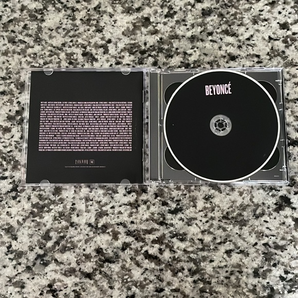 EUC Beyoncé Self-Titled CD/DVD Released 2014 & nominated for 5 Grammy’s in 2015 - Picture 8 of 12